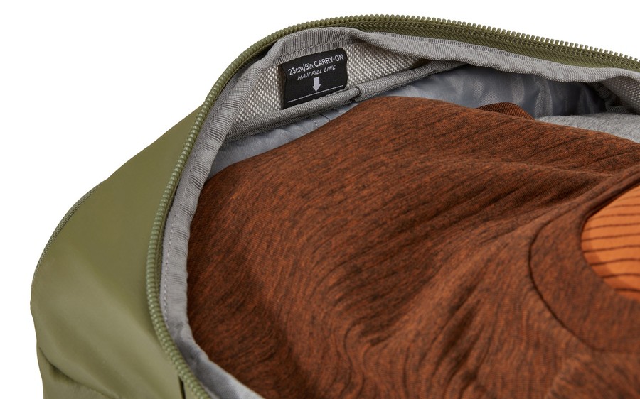 Új - THULE Chasm Carry On gurulós bőrönd 40L Olivazöld (3204289)