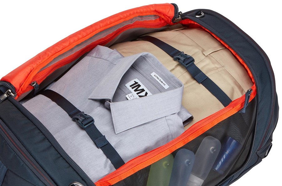 THULE Subterra utazótáska 60L sötét kék (TSWD360)